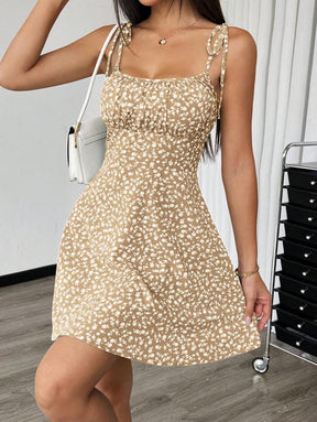 Breezaya™ Vestido Cropped Mini com Busto Franzido e Amarração Frontal em Estampa Floral Miúda Feminino